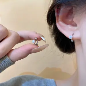 Retro französische Perlenohrringe feminin einfach und kompakt online Prominente Ohrringe 2024 neue Mode Ohrringe