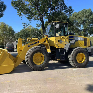 Cargadora de Ruedas Komatsu WA320 Usada y Confiable con Cucharón de 2.5m³ para Movimiento de Tierras y Carga de Materiales Pesados - Product Image 1