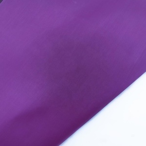 Tissu en <span class=keywords><strong>taffetas</strong></span> de polyester uni teint en <span class=keywords><strong>soie</strong></span> douce de Jiangsu, Chine, 180t pour doublure - Product Image 5