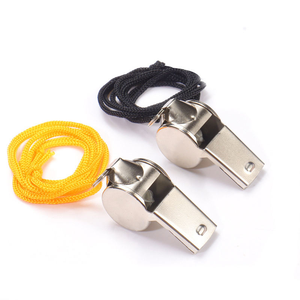 Sifflet d'arbitre en acier inoxydable avec cordon noir, portable, pour football, basketball et autres sports, toutes saisons, en gros - Product Image 1