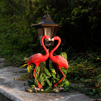 Romantische Herzförmige Flamingo-Gartenfigur, Rosa Harz-Skulptur mit Retro-Laterne, Outdoor-Dekoration für Terrasse und Gehweg