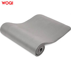 Esterilla de yoga Woqi de 6 mm de grosor, de TPE, para ejercicios de fitness, gimnasio, danza, artes marciales, color gris, forma cuadrada. - Product Image 1