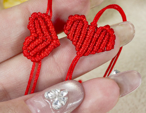 Pulsera Roja Hecha a Mano con Forma de Corazón Ajustable para Mujeres <span class=keywords><strong>y</strong></span> Niñas, Pulsera de <span class=keywords><strong>la</strong></span> <span class=keywords><strong>Amistad</strong></span> para Parejas, Accesorio para el Día de San Valentín - Product Image 6