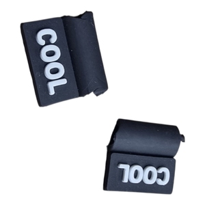 Étiquette personnalisée en caoutchouc PVC souple avec cordon de serrage, 2 cm x 1,8 cm, pour sweats à capuche, sweat-shirts et vêtements de sport - Product Image 1