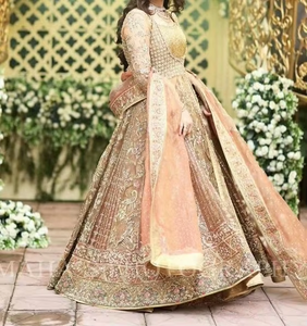 ชุดเลเฮนกาโชลีสำหรับเจ้าสาวอินเดีย-ปากีสถานสุดหรู พร้อมงานปักมือแบบซาร์โดซี 3 มิติ บนผ้ากำมะหยี่ |   2019 ล่าสุด - Product Image 5