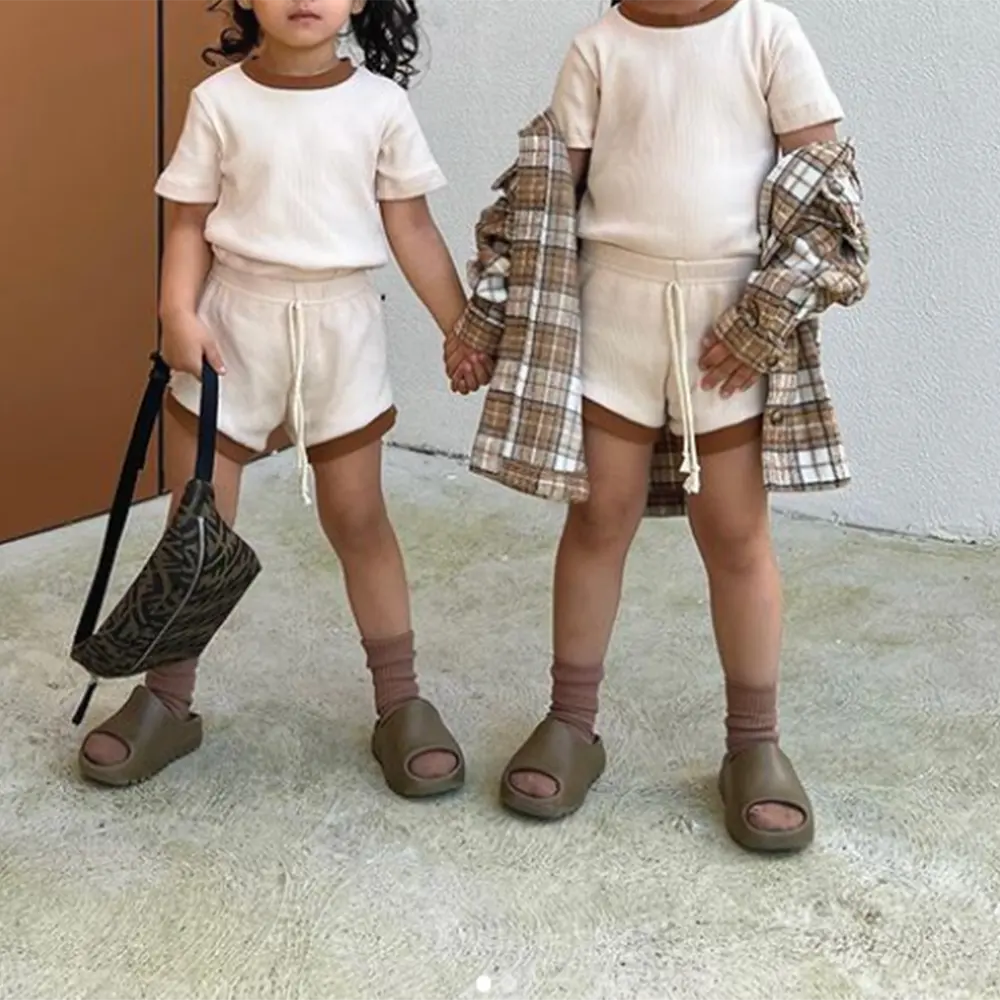 Çocuk nervürlü giyim koleksiyonu kısa kollu tişört ve şort takımı çocuk sokak moda iki parçalı takım elbise