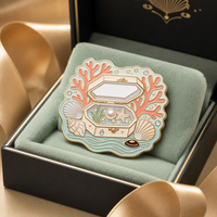 Broche personnalisée en émail souple avec perle et corail, plaquée or, thème féerique pour Halloween et cadeaux de la Fête Nationale