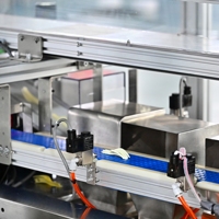 Machine automatique d'alimentation par fourchette pour nouilles en gobelet |   Fourchette à nouilles pour seau, 120 pièces/min, précision de 97 %, acier inoxydable SUS304 de qualité alimentaire