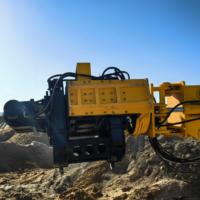 Dents de serrage latérales multifonctionnelles 12m Machine d'entraînement de pieux Marteau vibrant Pilote de pieu avec moteur importé des États-Unis