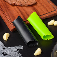 Groothandel Handige Keuken Gadgets Gereedschap Gemakkelijke Roller Schilbuis Zachte Keukenaccessoires Siliconen Knoflookpers Schilmesje Hakmes