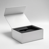Luxe noir dur papier logo personnalisé cadeau bouteille de parfum à la main boîte d'emballage cosmétique de luxe avec gaufrage Chine vente en gros
