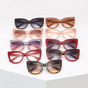 กรอบแว่นตาทรงแคทอายสำหรับผู้หญิง ปี 2020 ดีไซน์แบ<span class=keywords><strong>รน</strong></span>ด์ กรอบใหญ่ แว่นกันแดดใสสำหรับผู้หญิง เลนส์ใส - Product Image 6