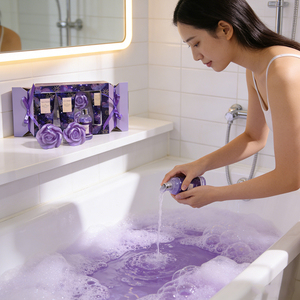 Ensemble cadeau de bain et de soin corporel 4 pièces, <span class=keywords><strong>nuit</strong></span> étoilée violette |   Approvisionnement en gros d'usine |   Gel douche personnalisé, lotion, bain moussant et bombes de bain à la rose - Product Image 5