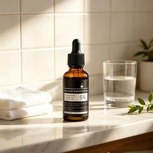 Sérum à la niacinamide 30 ml, éclaircissant, hydratant et apaisant pour la peau - Product Image 3
