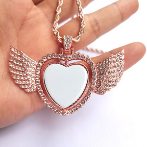 Ciondolo moderno in acciaio inox con angelo e ala girevole a forma di cuore con gioiello a sublimazione a catena per anniversari - Product Image 1