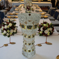 Les vases en émail de cristal incrustés à la main sont adaptés à la décoration de mariage, à la décoration de la maison et aux cadeaux