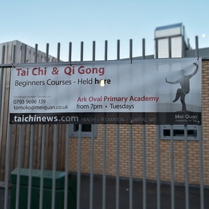 Giao Hàng Nhanh Kỹ Thuật Số <span class=keywords><strong>Double</strong></span> <span class=keywords><strong>Side</strong></span> In Ấn Lớn Định Dạng Quảng Cáo Tổ Chức Sự Kiện <span class=keywords><strong>PVC</strong></span> Biểu Ngữ Vinyl Lưới Biểu Ngữ - Product Image 4