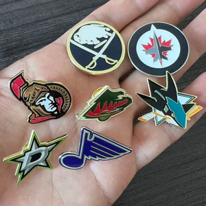 Novedad Pin Broche Metálico al por Mayor Equipo de Hockey sobre Hielo de EE. UU. Insignia de Solapa de Hierro Pulido Pines de Recuerdo Deportivo Impresos para Gorras - Product Image 1