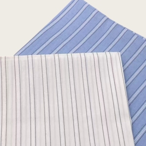 Tissu Jacquard Fin en Polyamide Nylon Rayé Blanc et Bleu avec Légère Brillance pour Chemises, Jupes et Accessoires Printaniers – Collection Été - Product Image 1