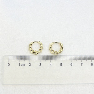 CH-LAE0447 Hợp Thời Trang Cung Charms Bông Tai Đồ Trang Sức Bằng Đồng Với Mạ Vàng CZ Mạ Cung Tai Stubs Đơn Giản Hoop Bông Tai Bán Sỉ - Product Image 2