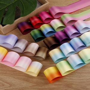 ริบบิ้นผ้าซาตินหน้าคู่4ซม. นุ่มหรูหราจากโรงงานโอเคริบบิ้นผ้าซาตินสีออมเบรทั้งสองด้าน - Product Image 2