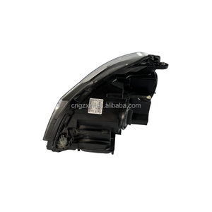 ไฟหน้า LED คุณภาพสูง 12V พร้อมการรับประกัน 14 เดือน สำหรับรถยนต์ C-Class W204 (2011-2014) - Product Image 1
