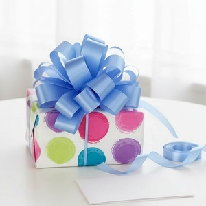 Ruban en plastique imprimé métallisé Colorart pour emballage décoratif, idéal pour les cadeaux floraux et les fêtes. - Product Image 1
