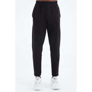 Conjunto Deportivo para Hombre Kelvin Fiesta, Diseño Simple en Negro, 85230 - Product Image 2