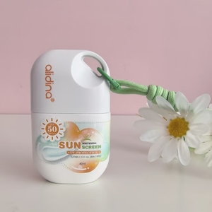 Nouvelle Lotion Ultra Radiance SPF 50, <span class=keywords><strong>Crème</strong></span> <span class=keywords><strong>Solaire</strong></span> à Large Spectre, <span class=keywords><strong>Non</strong></span> <span class=keywords><strong>Comédogène</strong></span>, Fini Mat, <span class=keywords><strong>Crème</strong></span> <span class=keywords><strong>Solaire</strong></span> pour le Visage et le Corps - Product Image 1