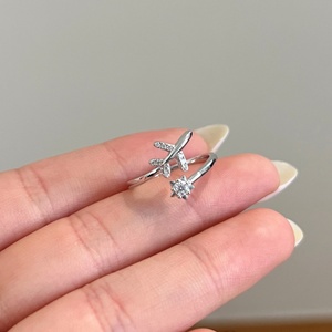 Anello Regolabile Dylam in Argento 925 con Moissanite, Design Minimalista Classico, Motivo Aereo 'Peace & Love' per Donne - Product Image 2