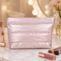 Pochette de maquillage rembourrée en nylon imperméable, grande capacité, avec logo personnalisé, légère et moelleuse, pour femmes, organiseur de voyage