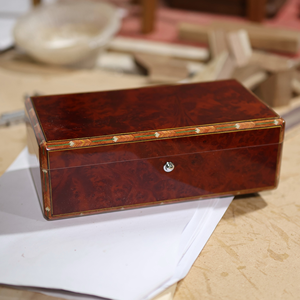 Kích Thước Tùy Chỉnh Tốt Tiếng Anh <span class=keywords><strong>Burl</strong></span> Óc Chó Hộp Lưu Trữ Với Khóa Độ Bóng Cao Gỗ Tự Nhiên Hộp Humidor Trong Quý <span class=keywords><strong>Burl</strong></span> Humidor - Product Image 1