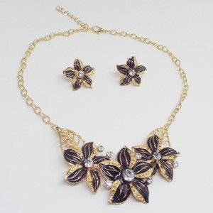Offerta Speciale: Set di Gioielli Boho <span class=keywords><strong>XOXO</strong></span> Placcati Oro, Orecchini a Cerchio e Collana con Fiori per Matrimonio, Fidanzamento e Anniversario - Product Image 3