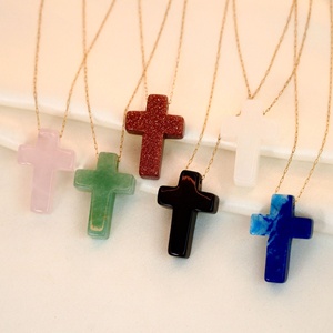 2024 <span class=keywords><strong>pas</strong></span> <span class=keywords><strong>cher</strong></span> Boho étanche Nature pierres croix pendentif colliers à la mode pierres précieuses Jade pendentifs à la main Nature pierres colliers - Product Image 4
