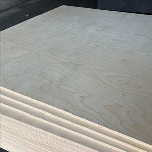 Nouvelle production de <span class=keywords><strong>contreplaqué</strong></span> stratifié mélaminé 18 mm, <span class=keywords><strong>bois</strong></span> massif multicouche, panneau de classe E0 pour armoires et meubles - Product Image 3