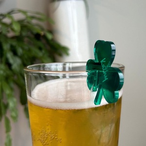 ป้ายชื่ออะคริลิกรูปโคลเวอร์ลายฮันนี่แอนด์สวีทเนส หนา 2.5 มม. จี้ค็อกเทลแบบสั่งทำพิเศษสำหรับใส่แก้วเบียร์ เป็นของขวัญ - Product Image 2