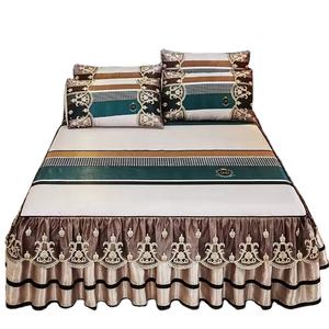 طقم غطاء سرير فاخر وعصري من الألياف الدقيقة بطباعة كرتونية، متوفر بمقاسات كينج/كوين/فول/دبل - Product Image 1