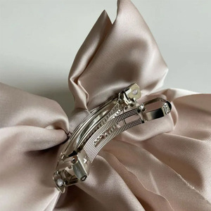 Barrettes à cheveux en satin surdimensionnées, pinces à nœud papillon pour femmes - Pinces à cheveux en satin surdimensionnées à longue queue, pinces à cheveux en métal à nœud papillon pour filles - Product Image 5