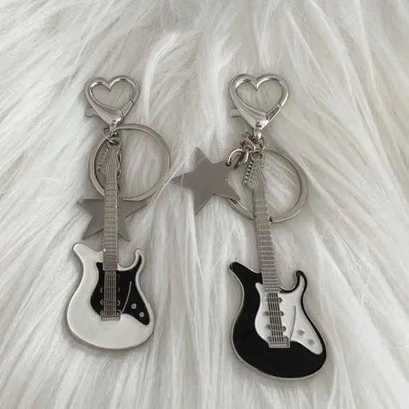 Y2k fashion Guitar Keychain Metal Cool Trendy Rock Key Chains Music Lover Gifts keyring Punk Vintage metal Keychain Accessories