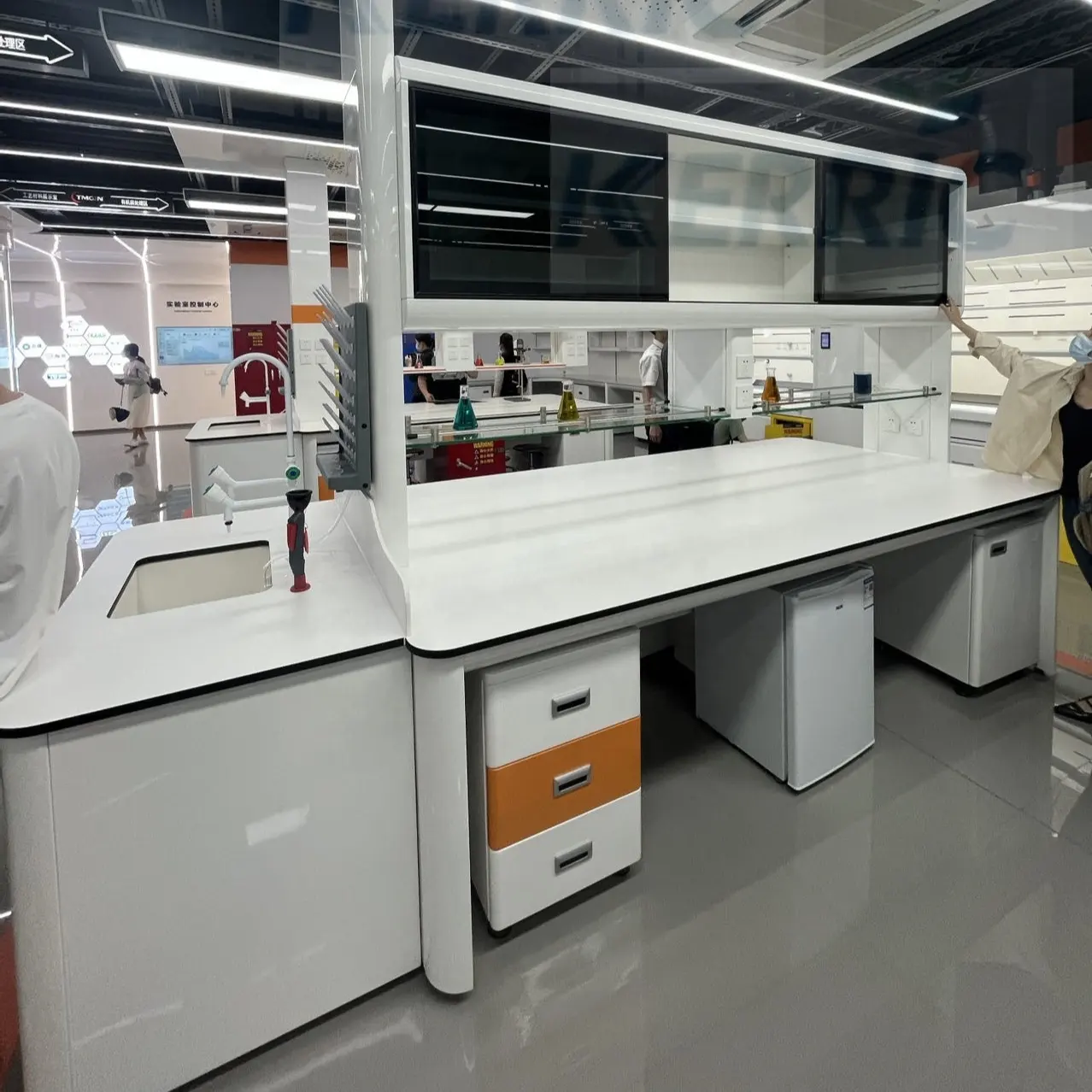 Factory Lab Furniture R&D Chemical Laboratory Central Island Work Bench With reagent shelf