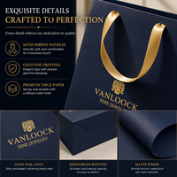 Sac cadeau de luxe personnalisé avec logo, sac en papier bleu marine avec poignée en ruban de satin, emballage haut de gamme pour la vente au détail de la marque