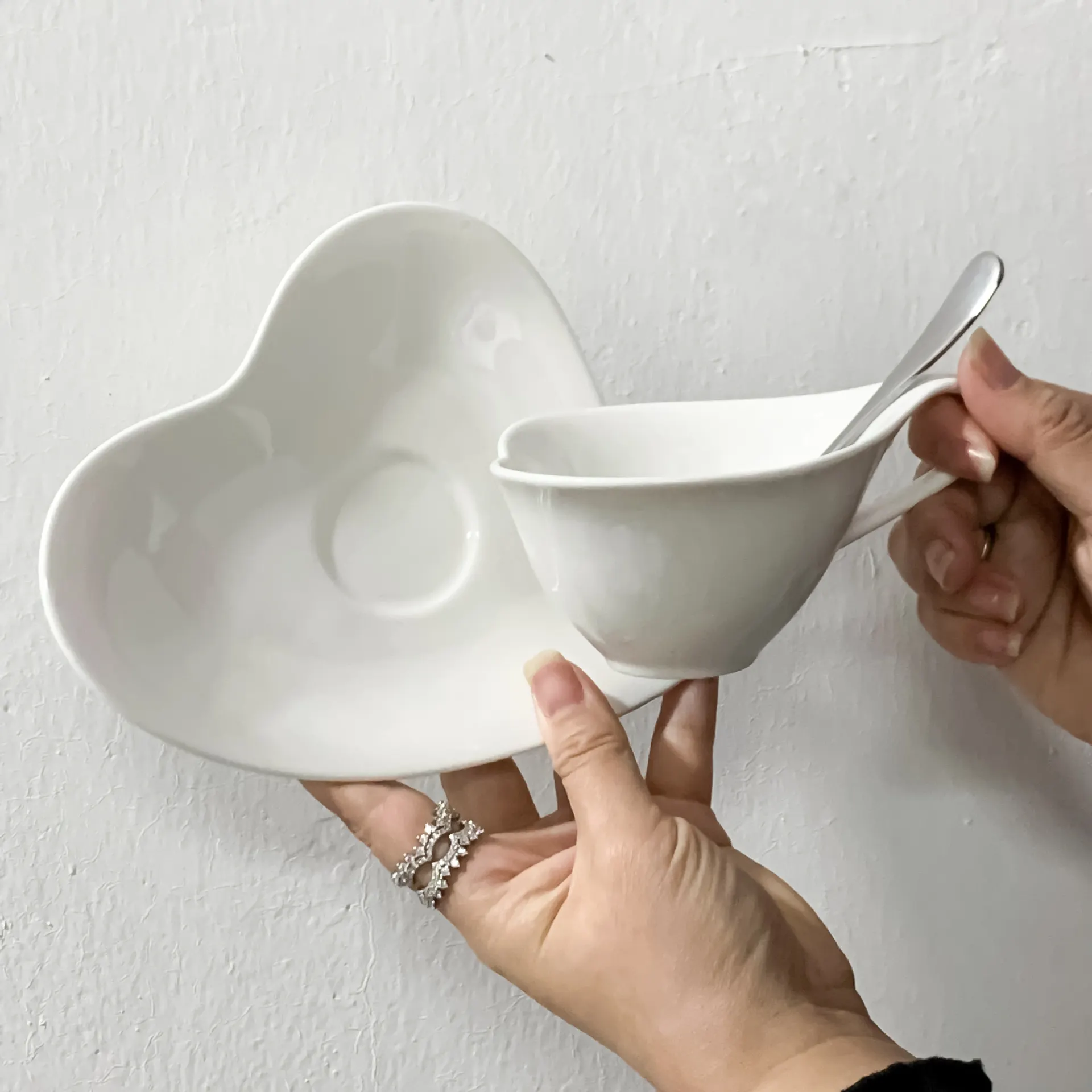 러브 하트 모양 세라믹 티 컵 & 접시 세트 크리에이티브 미니 디자인 티 컵 선물 커피 컵 세트