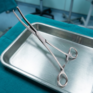 Pinces à éponges chirurgicales en acier inoxydable, instrument manuel pour la chirurgie générale, couleur personnalisée, fabriqué par ZUOL. - Product Image 4