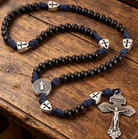 Collier chapelet catholique en bois vert olive avec paracorde, crucifix Saint Michel et médaille Saint Benoît