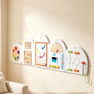 Tableau mural Montessori en bois naturel à 5 panneaux, en forme de nuage, pour activités sensorielles et jeux éducatifs - Product Image 3