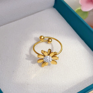 Collier tendance en fleurs dorées, collier en acier inoxydable, charme luxueux, collier pour femmes, vente en gros - Product Image 5