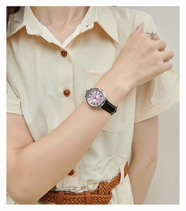 Reloj de Pulsera Vintage para Mujer con Números Romanos, Esfera Rosa, Correa de Acero Inoxidable, Reloj de Cuarzo - Product Image 2