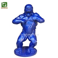 Peinture colorée personnalisée en fibre de verre américaine grande statue de gorille en résine sculpture de personnage de film célèbre