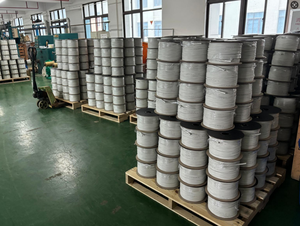 Cable de Altavoz para Instalación en Pared, Rojo y Negro, 16/2 AWG, 500 pies, Aluminio Revestido de Cobre (CCA), 2 Conductores, con Cubierta Blanca - Product Image 6