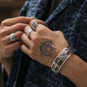 Jugo de hierbas temporal a prueba de agua de diseño fresco para <span class=keywords><strong>cara</strong></span> <span class=keywords><strong>sonriente</strong></span> brújula <span class=keywords><strong>tatuaje</strong></span> pegatina Ojo de estrella de cinco puntas para hombres y mujeres - Product Image 3